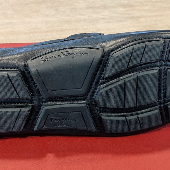 Men's Salvatore Ferragamo "Stuart" Gancio Leather Loafers Black - Picture 6 of 7